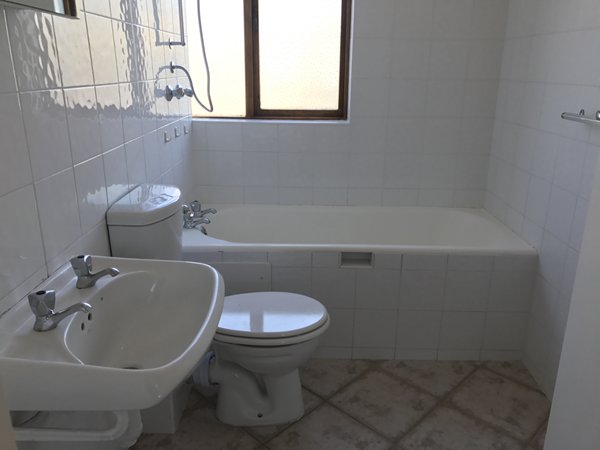 To Let 1 Bedroom Property for Rent in Rondebosch Western Cape